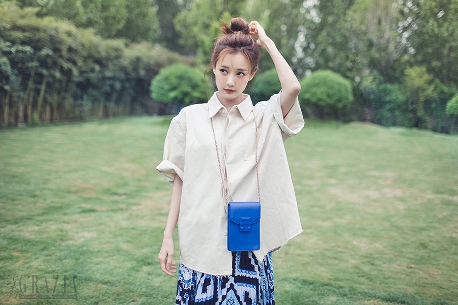 ivage20200610170434.jpg 演员李一桐演绎FURLA METROPOLIS系列包款.jpg
