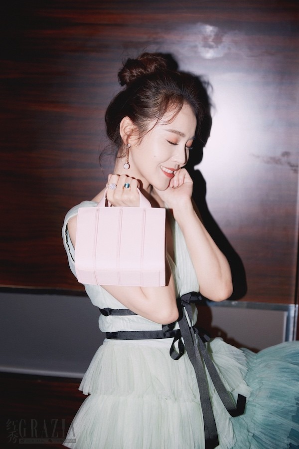 Karlina Zhang in MM SS20 whitney bag small.JPG