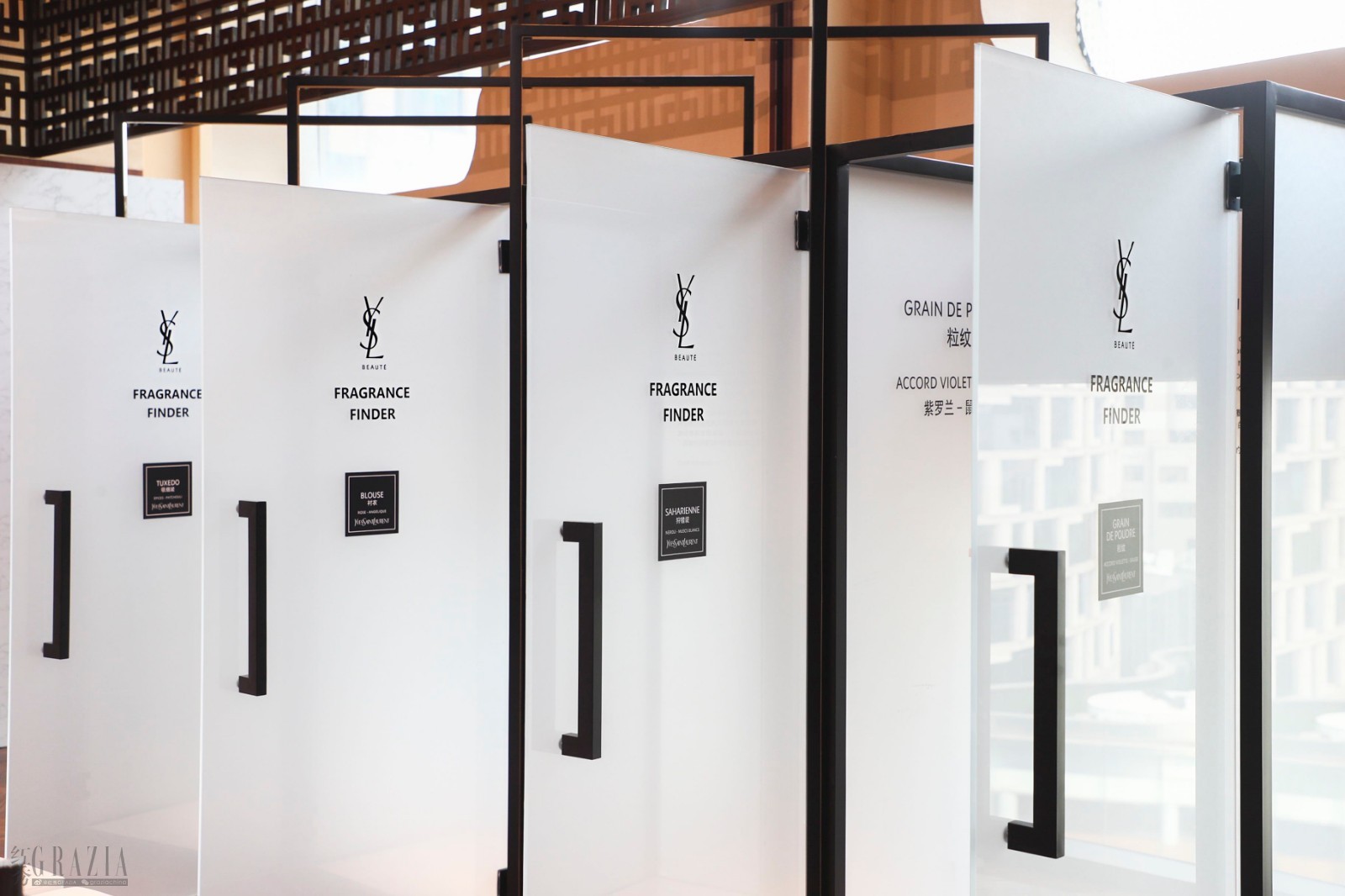 hwepp20200806195206.jpg YSL「穿」香沙龙-高定衣典香水 fitting room.jpg