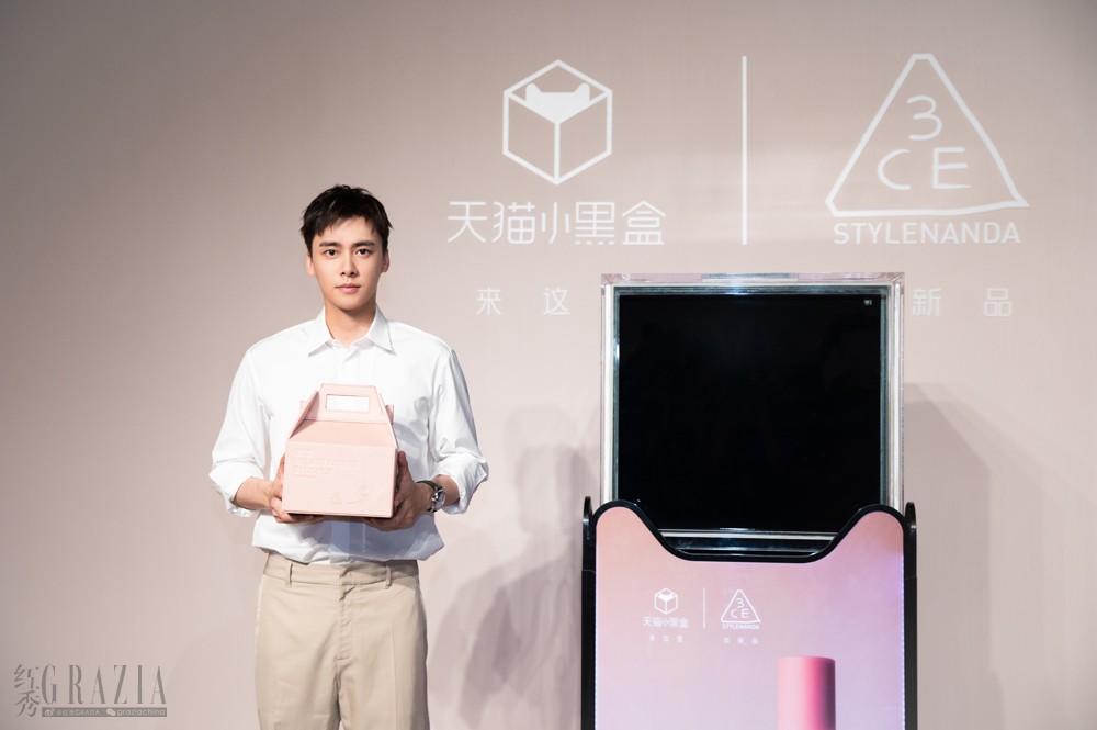 sjlkq20200826181554.jpeg 图16+3CE品牌大使李易峰.jpeg