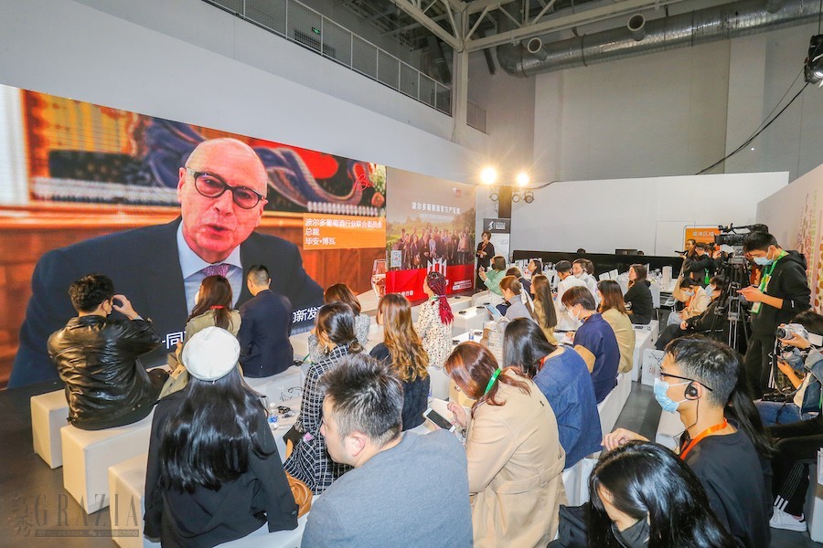 rqiby20201029124029.JPG 图五:波尔多葡萄酒行业联合委员会总经理毕安·博瓦(Fabien Bova)先生致辞.JPG