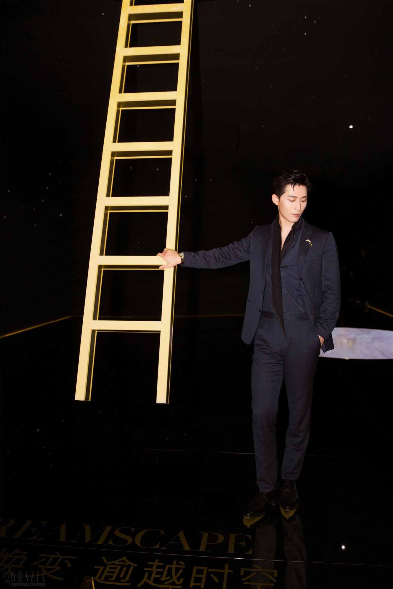 izhno20201108115556.jpg 7.演员窦骁.jpg