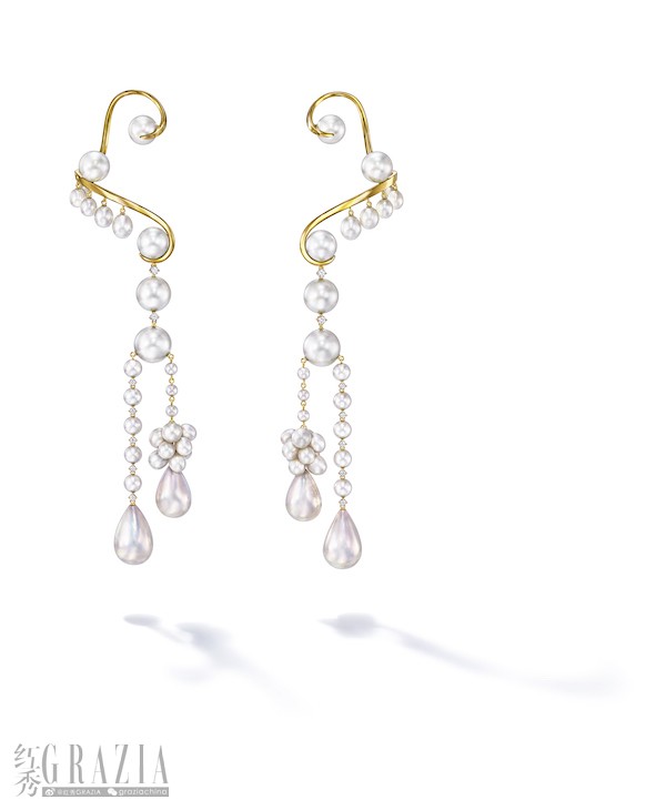 Atelier_Waterfall_2020_Earrings_EN_4278_YG_AkoyaPearlWhite_MabePearlWhite_SouthSeaPearlWhite_FreshWaterPearlWhite_Diamond_RGB.jpg