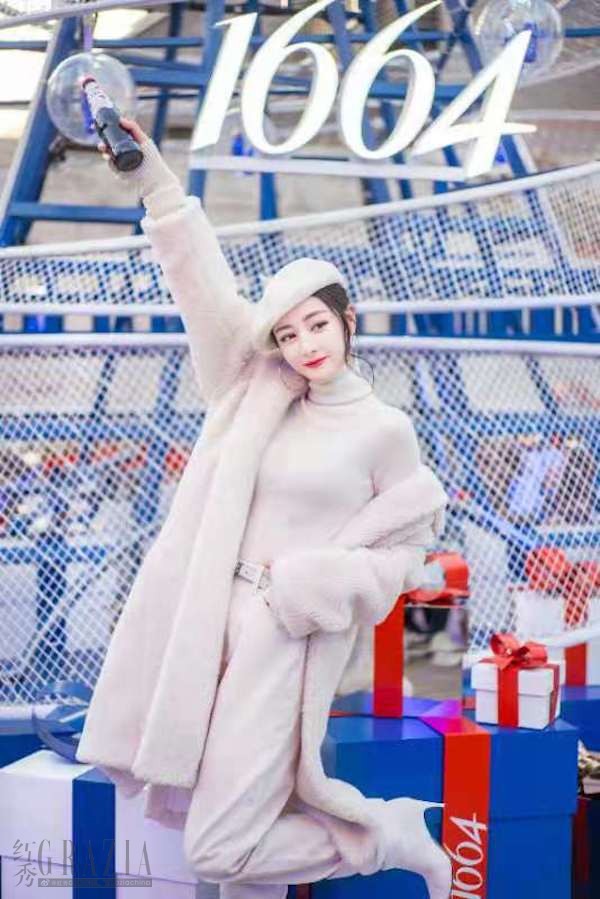 rlxzy20210105115841.jpg 迪丽热巴&巴黎铁塔礼遇树.jpg