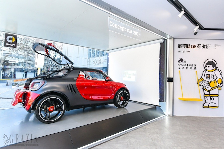 amuza20210108215838.jpg 6. smart Concept Car 2012 “移动影音室”带来视觉享受和无限乐趣.jpg