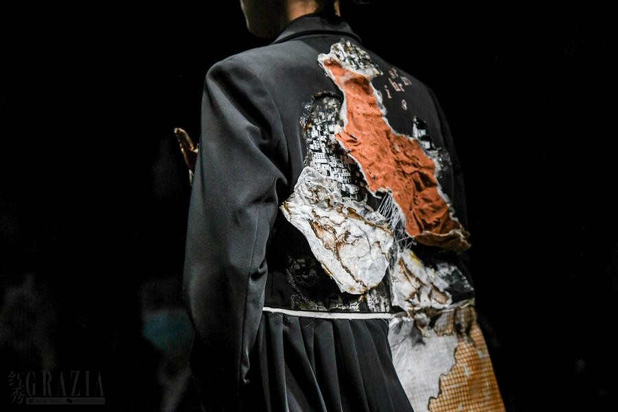 dopsr20210410102823.jpg 06「TUYUE涂月」2021AW「幸存者日記」艺术家陈晋合作款01(圖片來源於品牌).jpg
