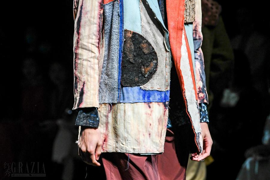 ldior20210410102850.jpg 08「TUYUE涂月」2021AW「幸存者日記」艺术家陈晋合作款03(圖片來源於品牌).jpg