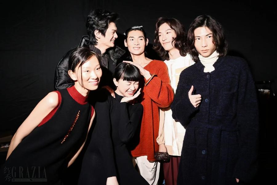 vuhqd20210410103049.jpg 13「TUYUE涂月」2021AW「幸存者日記」后台花絮(圖片來源於品牌)01.jpg