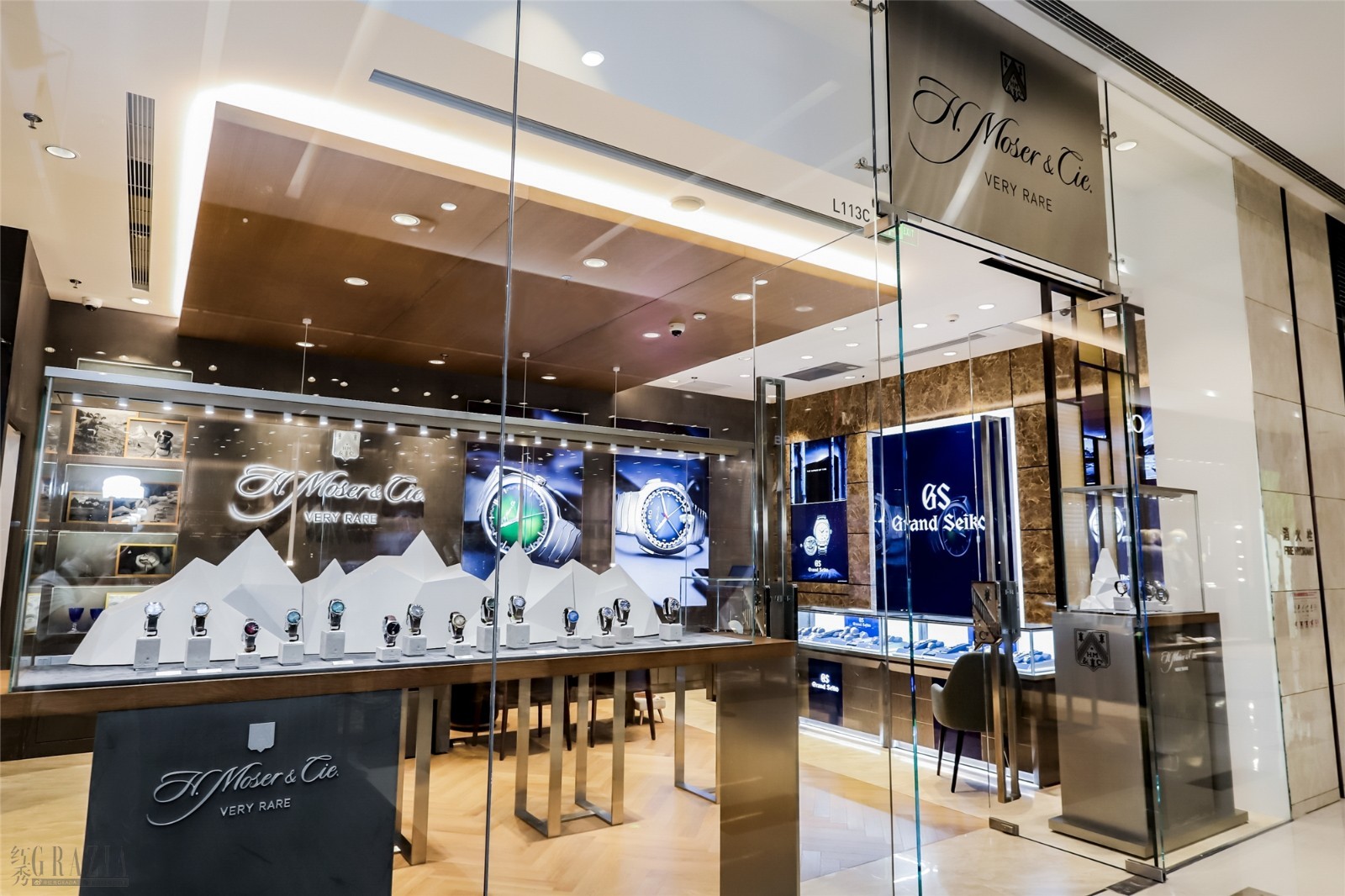 phcqu20210513195449.jpg 3.亨利慕时长沙IFS精品店盛装开业.jpg