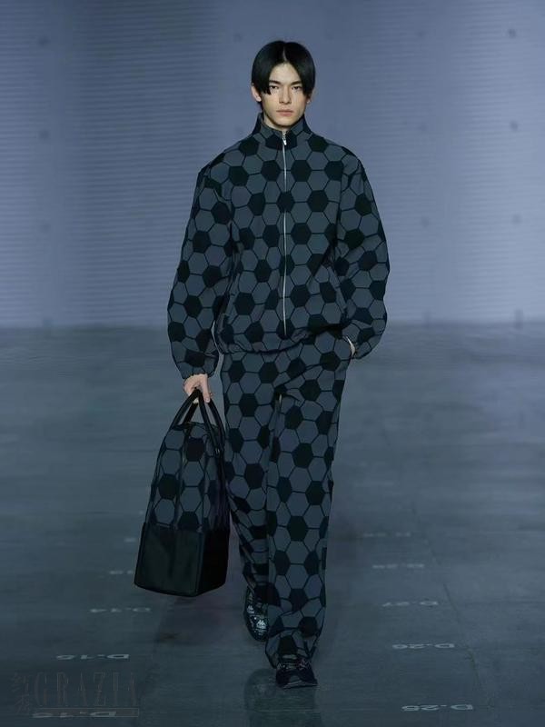 10. 泰乐足球印花系列套装RUNWAY LOOK.jpg