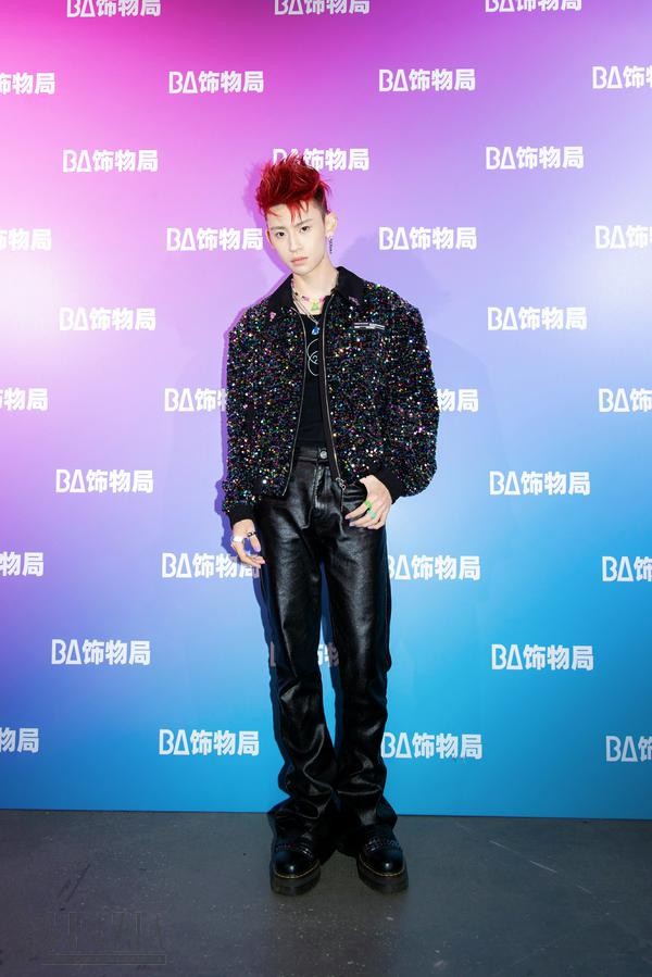 ziiru20210531133419.jpg 小鬼-王琳凯背景板.jpg