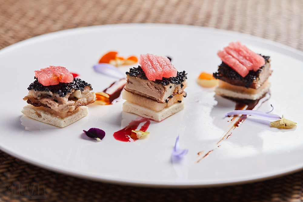 azxrr20210623131911.jpg 芝麻鸭方Crispy Black Sesame Deep Fried Duck on Beijing Pancake_JingYaaTang (1).jpg