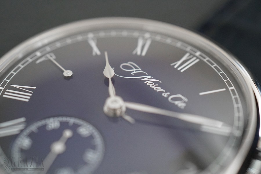 gbdso20210727130916.jpg HMoser_8800-0203_Heritage_Perpetual_Calendar_MidnightBlue_Enamel_Lifestyle-05_CloseUp-dial__NotForPress_hires.jpg