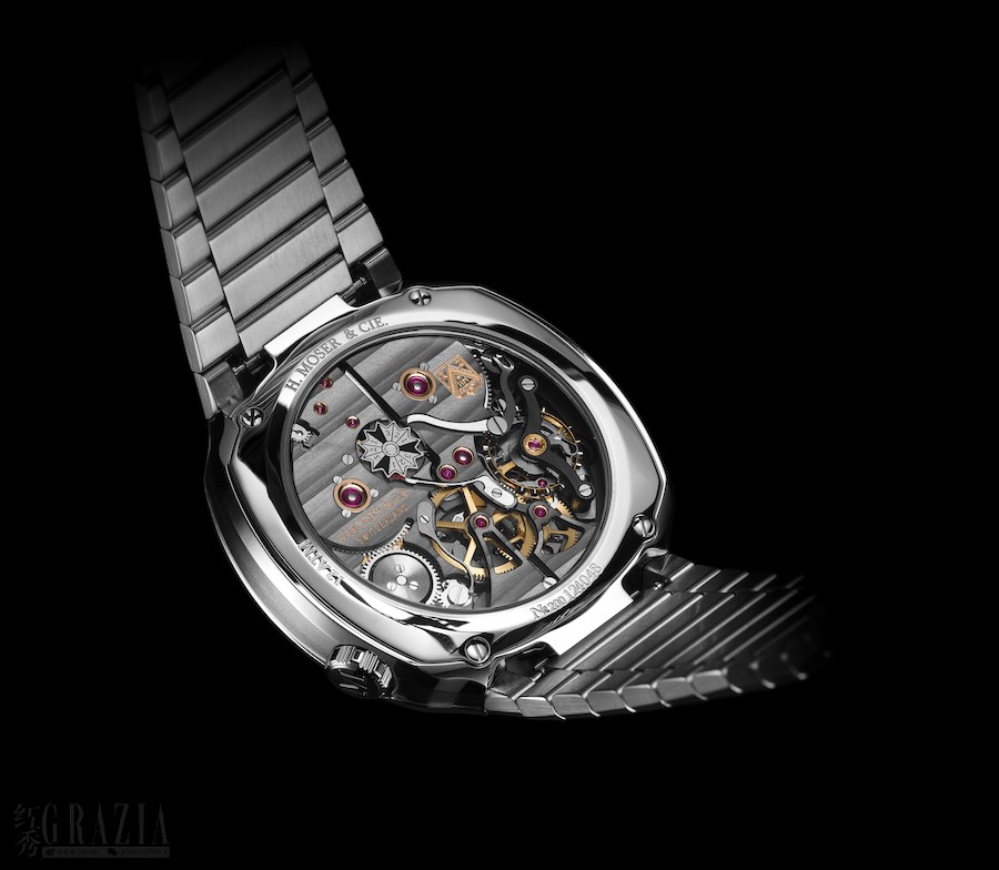 hikxo20210831183143.jpg Streamliner Perpetual Calendar_6812-1200_Caseback_Black Background.jpg