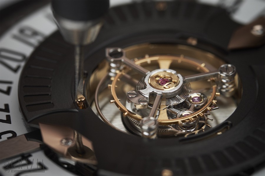 jnuew20210831174743.jpg 2_宝格丽Octo Roma Central Tourbillon Papillon中置陀飞轮腕制作过程.jpg