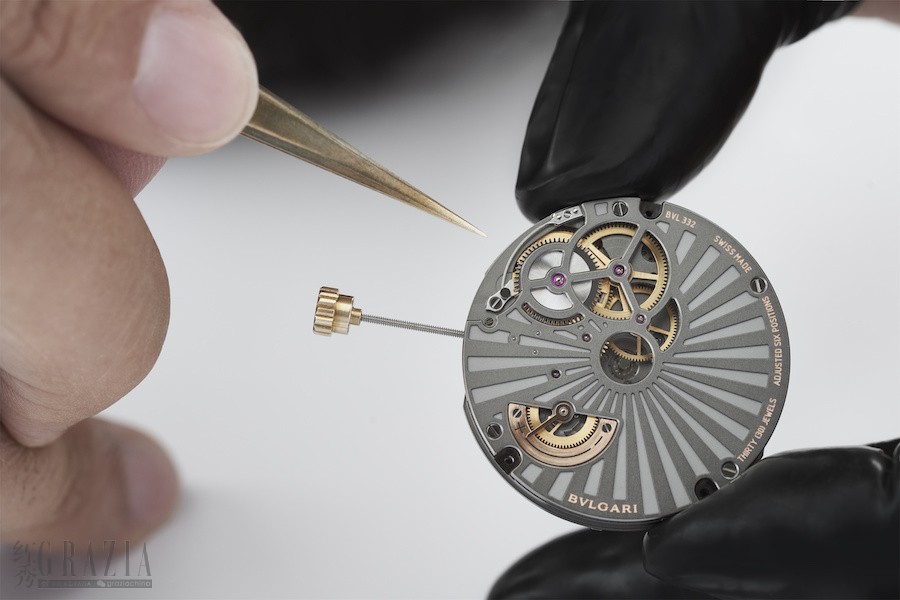 rkyij20210831174801.jpg 3_宝格丽Octo Roma Central Tourbillon Papillon中置陀飞轮腕制作过程.jpg