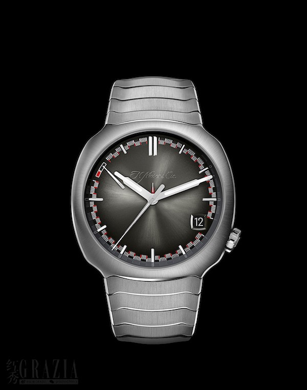 tskrw20210831183258.jpg Streamliner Perpetual Calendar_6812-1200_Soldat_Black Background(1).jpg