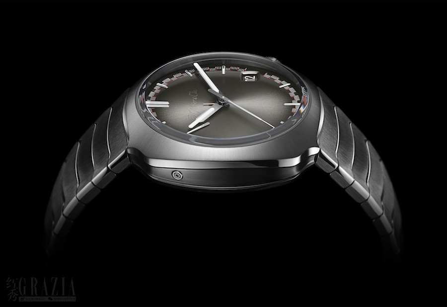 ueycp20210831183135.jpg Streamliner Perpetual Calendar_6812-1200_Bridge_Black Background.jpg