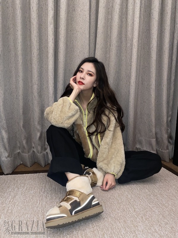 azycv20210924121812.jpeg 4-品牌大使宋妍霏的“茸”系穿搭,搭配UGG® x Feng Chen Wang联名合作鞋款.jpeg