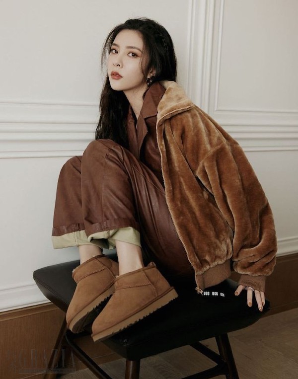 dbwty20210924121805.jpeg 3-品牌大使宋妍霏的“茸”系穿搭,搭配UGG®经典迷你超短靴.jpeg