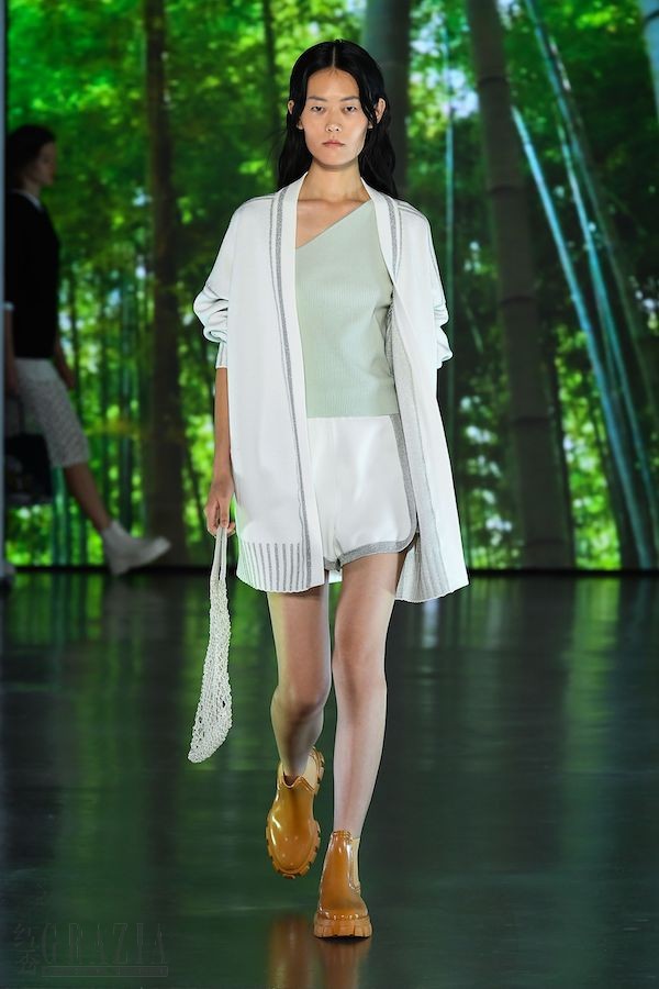 kmkjs20210928150039.jpg ANTEPRIMA - SS22_Look 32.jpg
