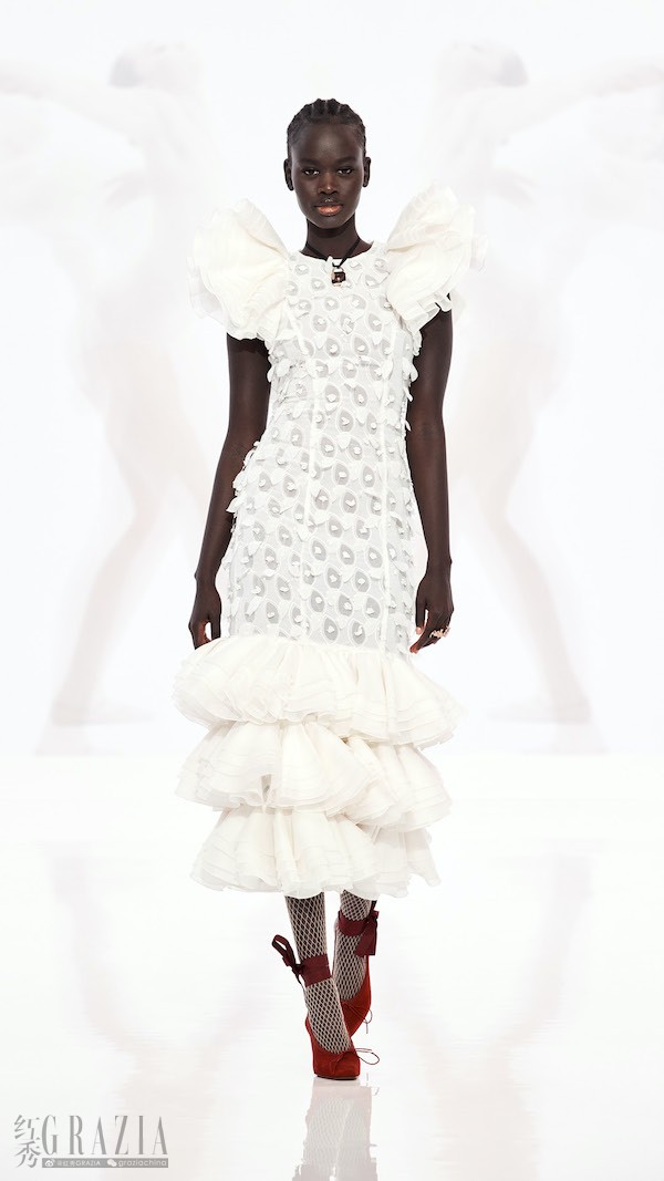 kcrnn20211009144938.jpg Zimmermann_S22_Runway_Story9x16_ Look7.jpg