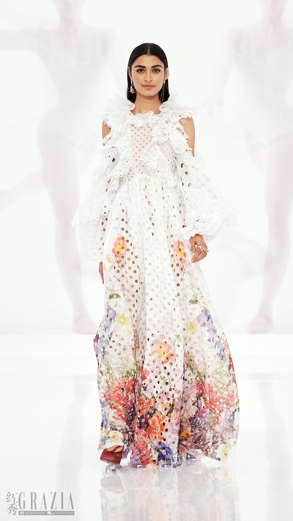 ojqqe20211009145015.jpg Zimmermann_S22_Runway_Story9x16_ Look37.jpg