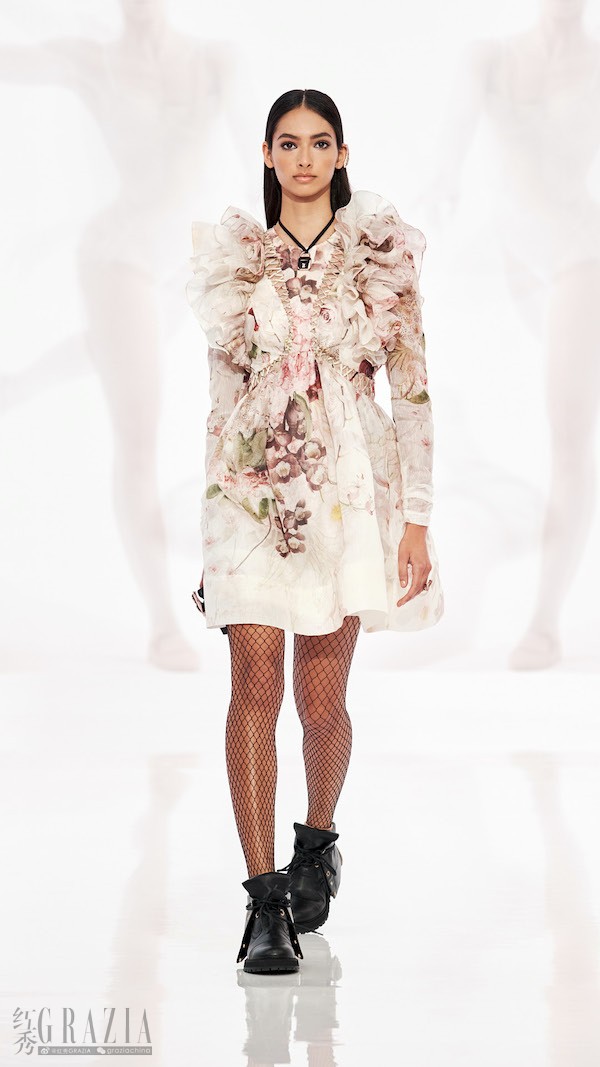 wjgih20211009144927.jpg Zimmermann_S22_Runway_Story9x16_ Look6.jpg
