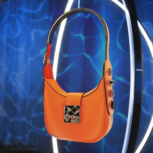 vjvoe20211011130203.jpg LOUBILLUSIONS_PRODUCTS_CARASKY_SQUARE (3).jpg