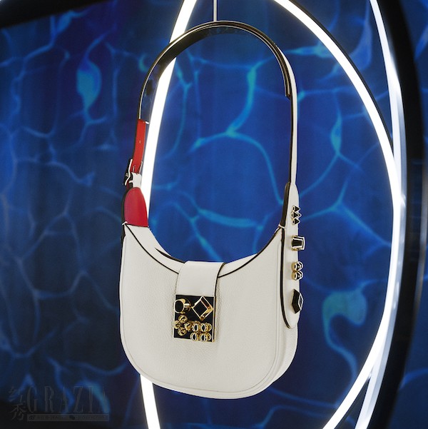 ztazs20211011130155.jpg LOUBILLUSIONS_PRODUCTS_CARASKY_SQUARE (1).jpg