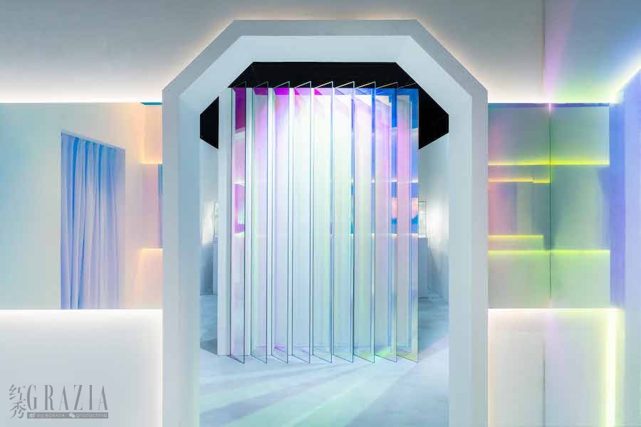 cjspu20211025171338.jpg Boucheron宝诗龙Carte Blanche, Holographique系列高级珠宝-1.jpg