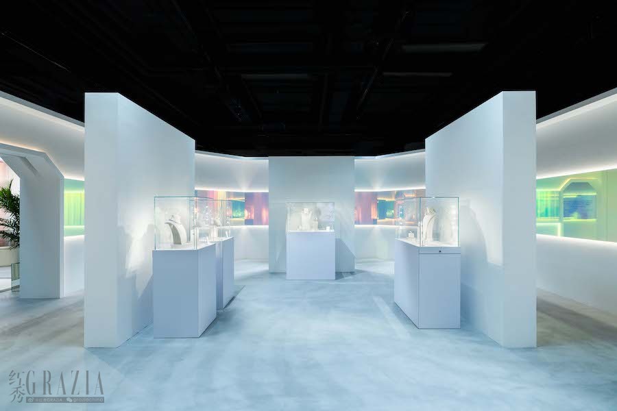 yzccv20211025171343.jpg Boucheron宝诗龙Carte Blanche, Holographique系列高级珠宝-2.jpg