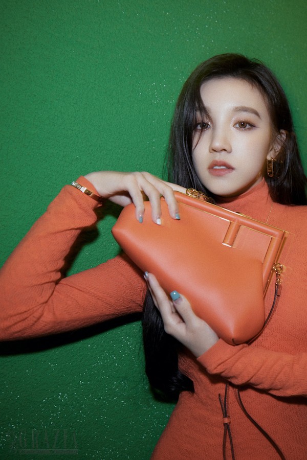payxg20211026141304.jpg Song Yuqi_03_.jpg