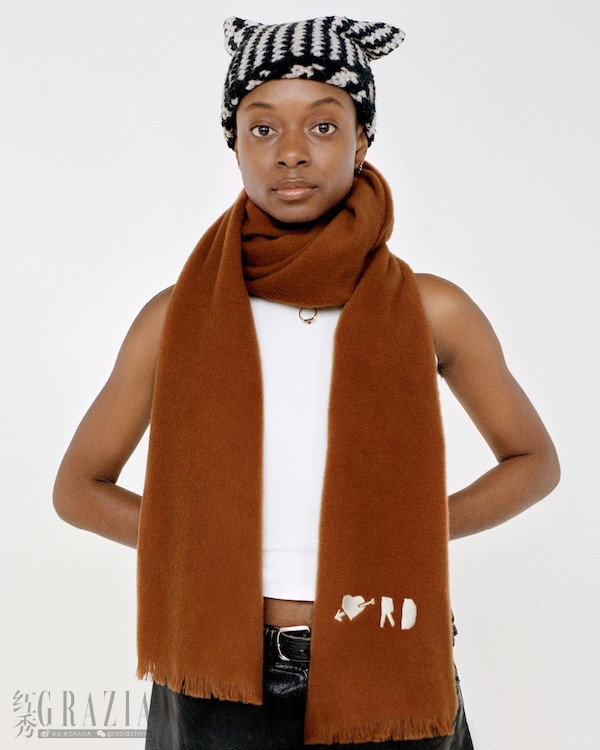 bslij20211106213233.jpg AS_FW21_Scarves_1_RHEA.jpg