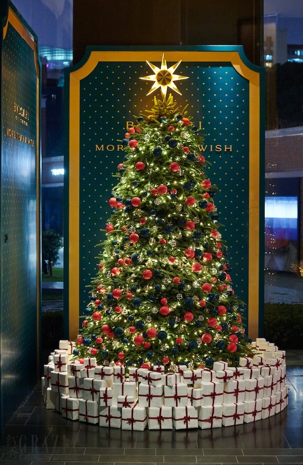 jyuju20211208205938.jpg 上海宝格丽酒店大堂圣诞树 Christmas tree in the Hotel Lobby.jpg