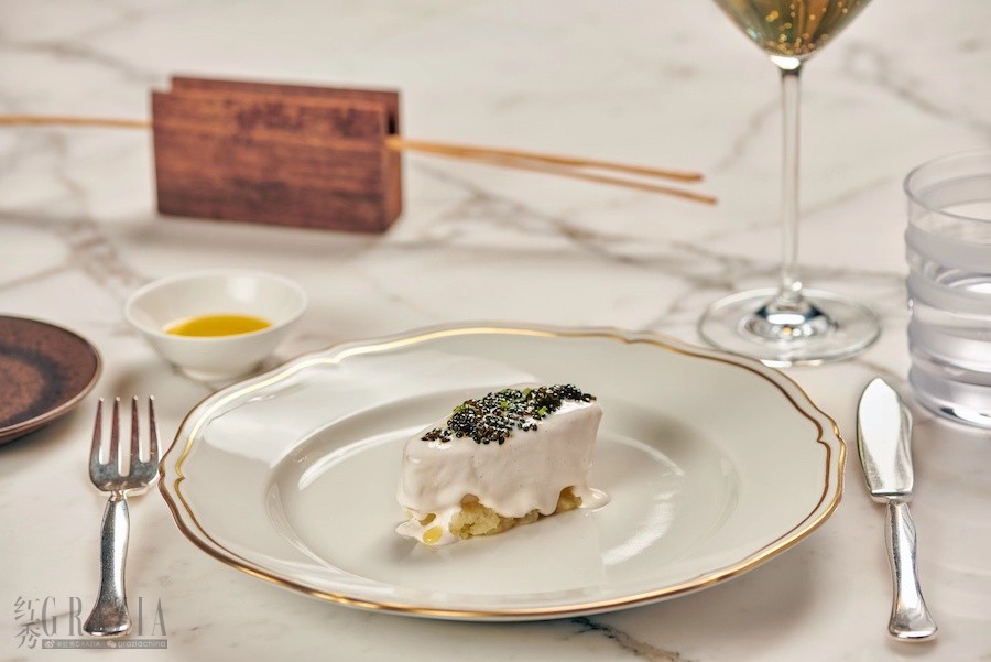 kunpl20211208210113.jpg 黑鳕鱼配杏仁乳及鱼子酱 Black cod with almond sauce and caviar.jpg