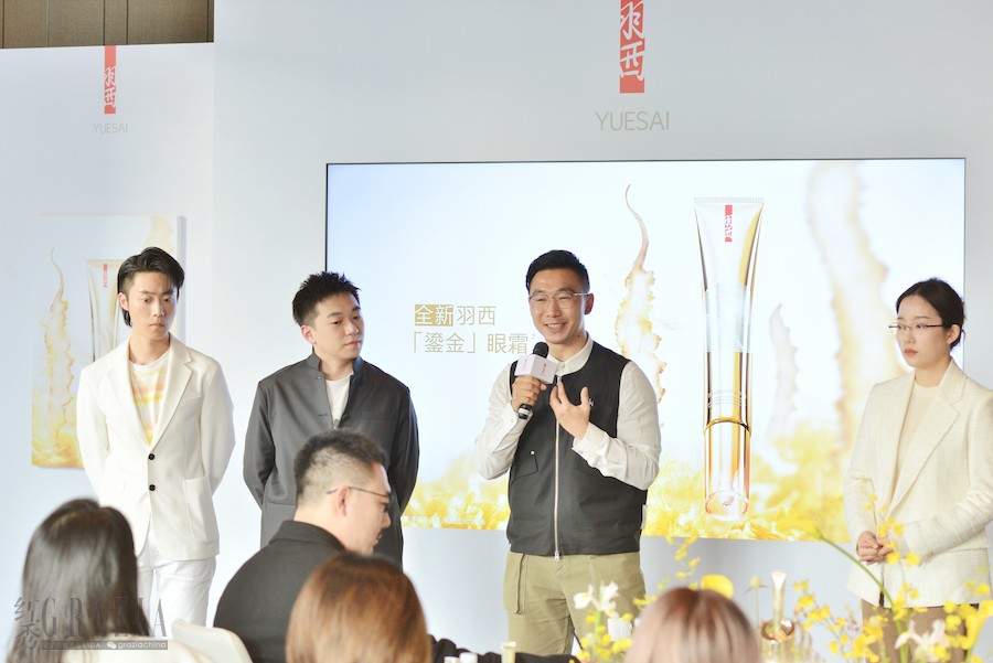jscme20211222124150.jpg 【活动新闻稿图片】羽西鎏金眼霜解码之行 共启淡纹抗老鎏金时代 (2).jpg