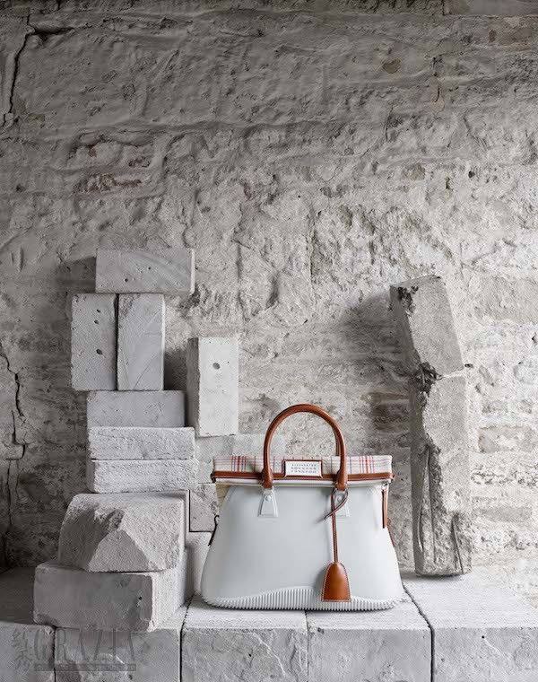 MM Rubber 5AC Bag White 750 x 950.jpg