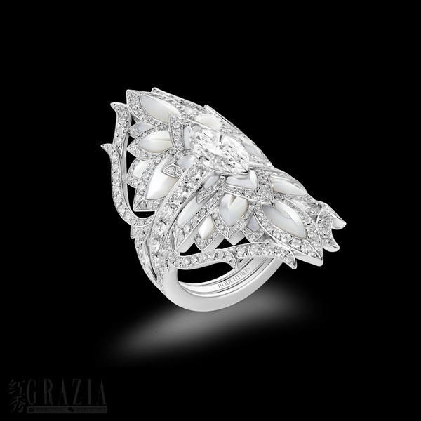 bkbxj20220125150442.png Boucheron宝诗龙Histoire de Style, New Maharajahs高级珠宝系列New Maharani Nacre戒指-1.png