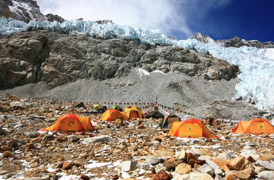 图2KOLON SPORT可隆支持专业运动员、登山队出征探险.jpg