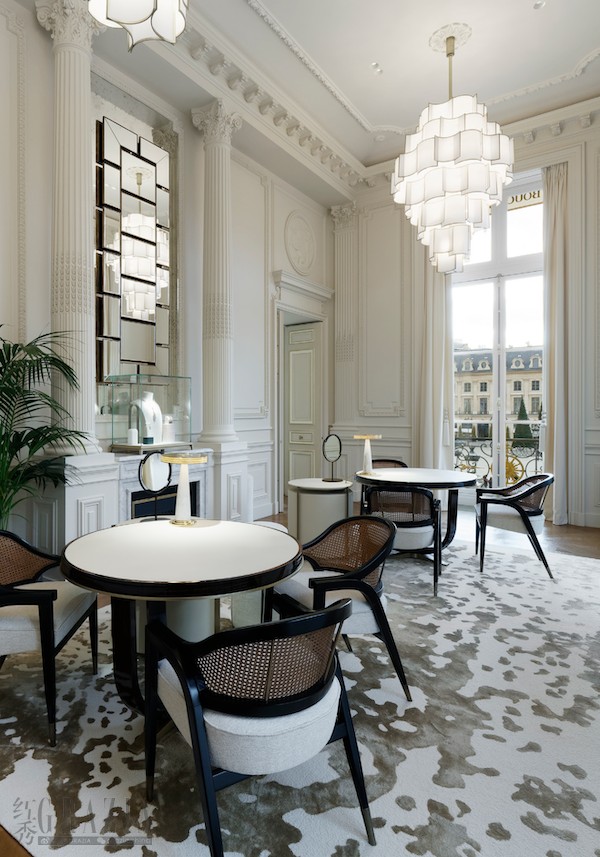 iwcjh20220525141156.png 芳登广场26号宝诗龙之家一楼Salon des Lumières.png