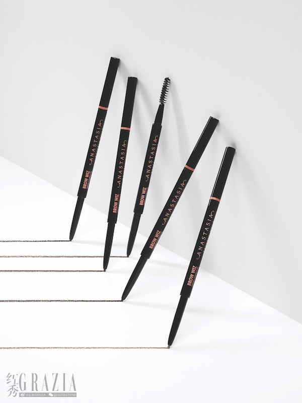 thgrk20220622142537.jpg ABH Brow Wiz® 极细眉笔.jpg