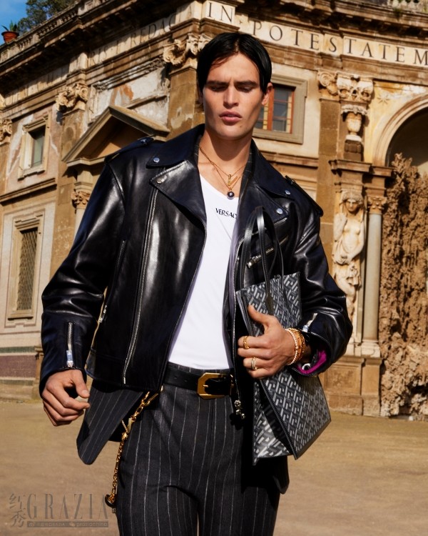 Versace FW22 Adv Campaign Image (4).jpg