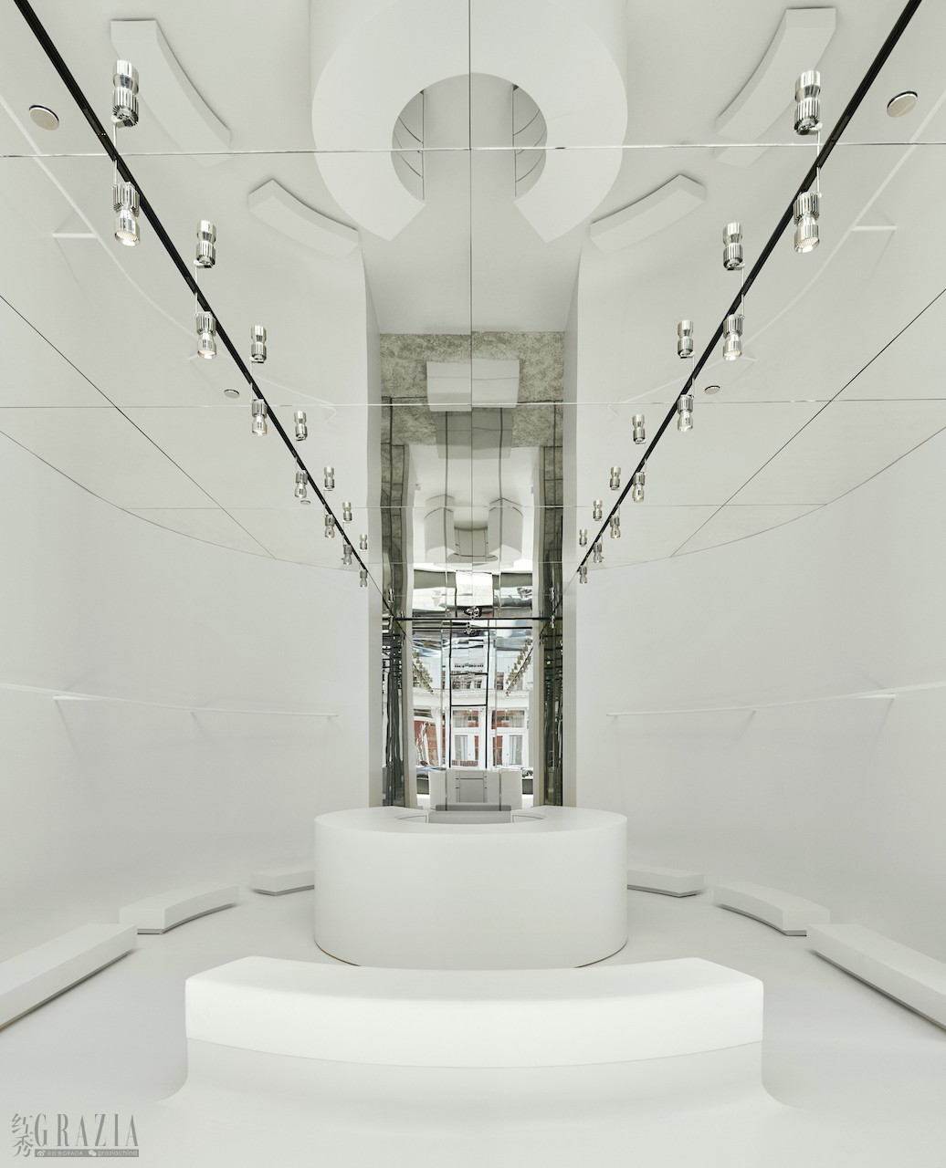 courreges_soho_1.jpg
