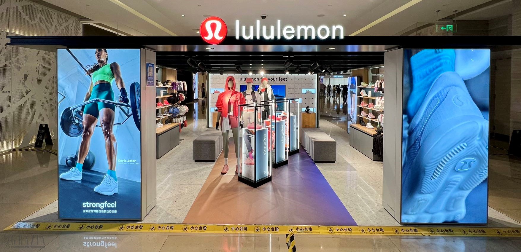 上海静安嘉里中心lululemon鞋履限时体验店.jpg