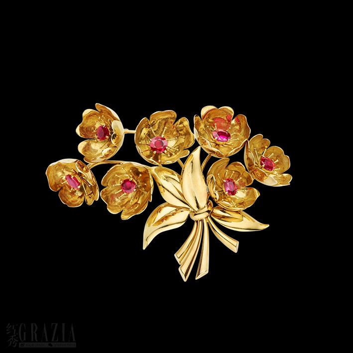 Buttercup bouquet胸针，1945年，黄K金、红宝石，Van Cleef & Arpels Collection.png