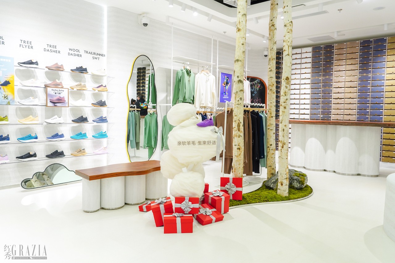 xupbe20221208131458.JPG 5 Allbirds北京蓝色港湾店内产品陈列.JPG
