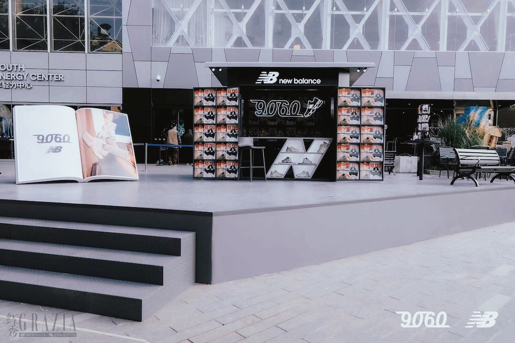 mlqxd20221215152024.jpg 1.New Balance 9060潮报亭亮相上海TX淮海.jpg