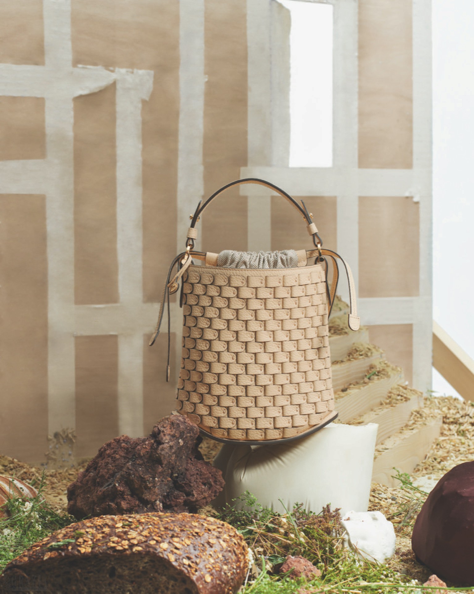 dudzn20230222114247.jpeg DELVAUX_SS23_Pin_Mini_Bucket_Arsenal_Taurillon_Soft_Dune_Still_Life.jpeg
