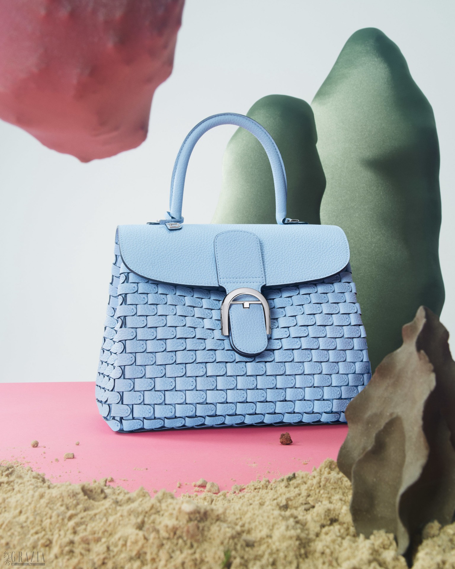 itjoj20230222114016.jpg DELVAUX_SS23_Brillant_MM_Arsenal_Taurillon_Soft_Azure_Still_Life.jpg